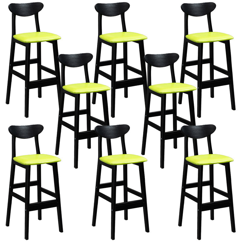 Sgabelli da bar imbottiti da bar in legno solido industriale con gambe nere