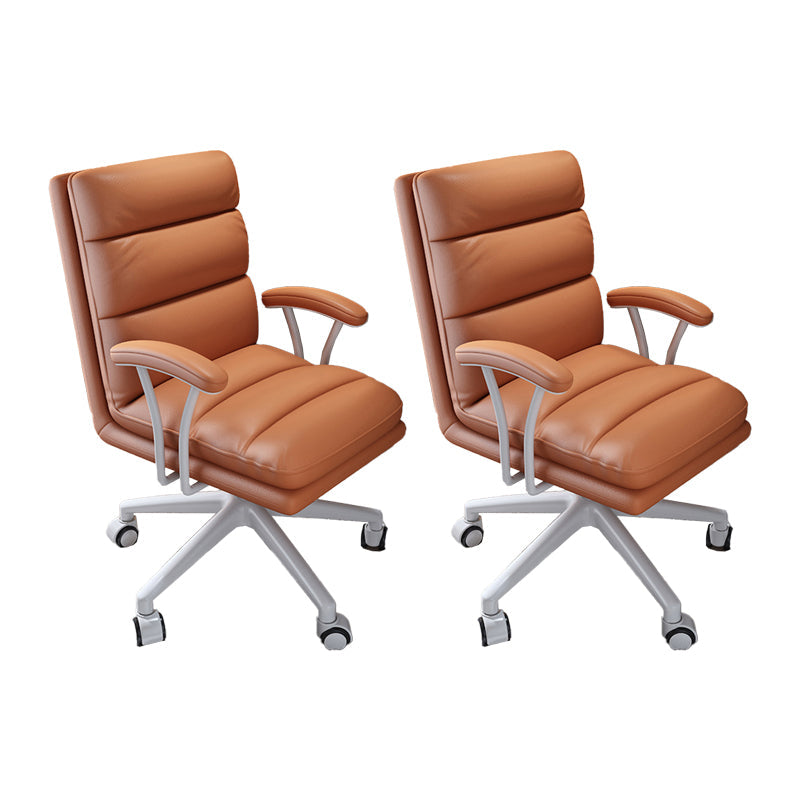 モダンなパッド入り武器室の椅子ホイール付きの悲惨な人間工学に基づいたデスクチェア