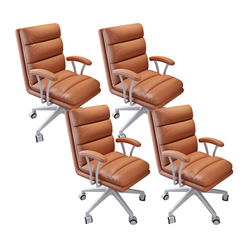 モダンなパッド入り武器室の椅子ホイール付きの悲惨な人間工学に基づいたデスクチェア