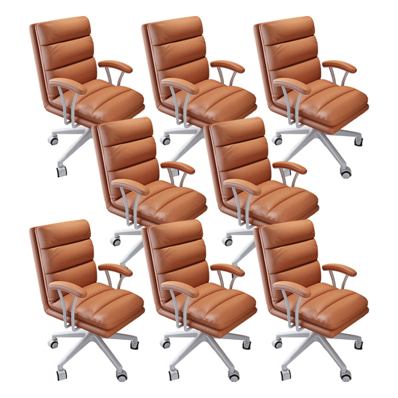 モダンなパッド入り武器室の椅子ホイール付きの悲惨な人間工学に基づいたデスクチェア