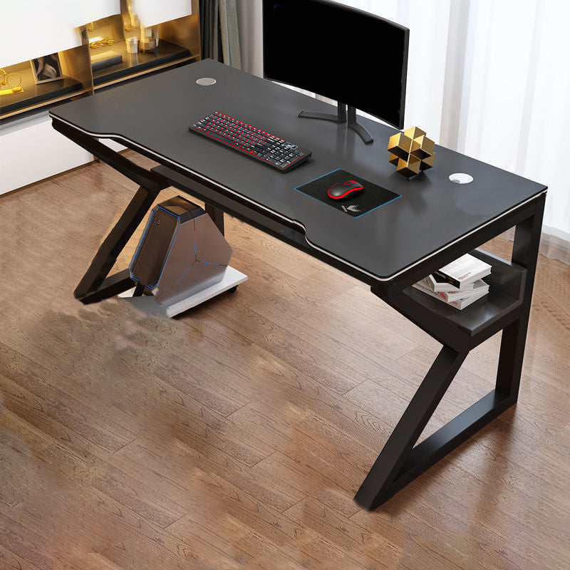 Bureau d'ordinateur en bois industriel Bureau de bureau de finition antique avec des jambes en acier