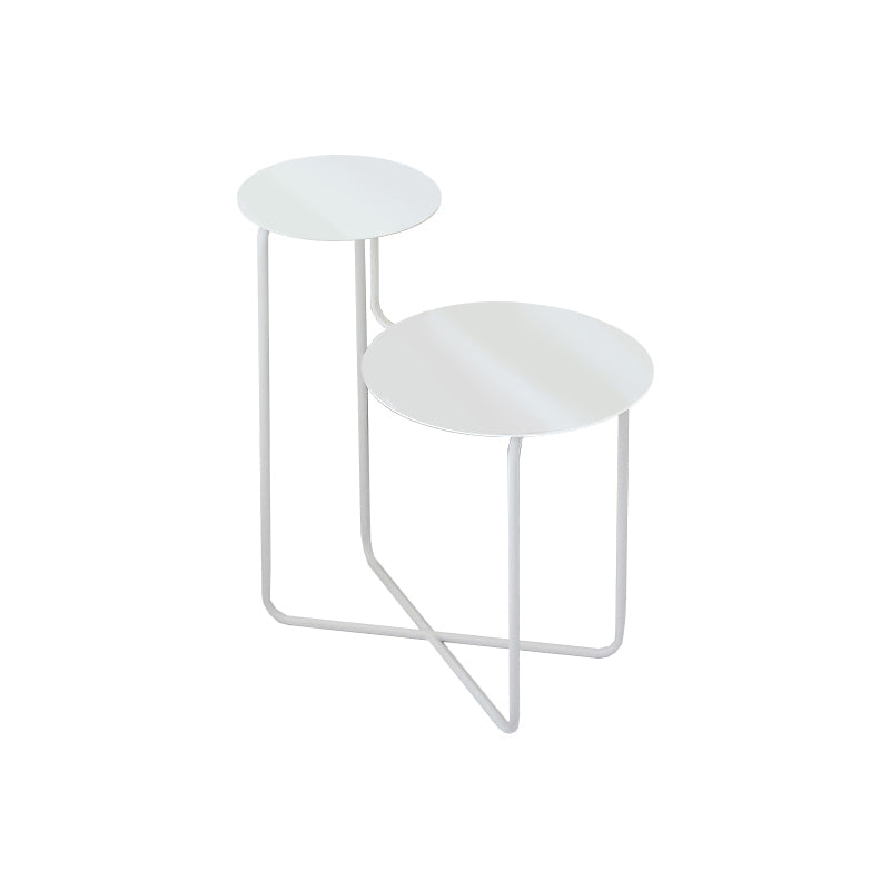 Zeitgenössischer Metall am Nachttisch am Nachttisch