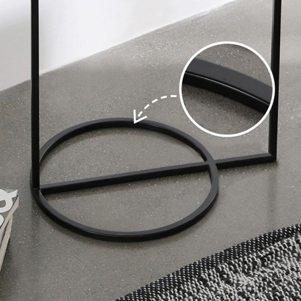 Zeitgenössischer Metall am Nachttisch am Nachttisch