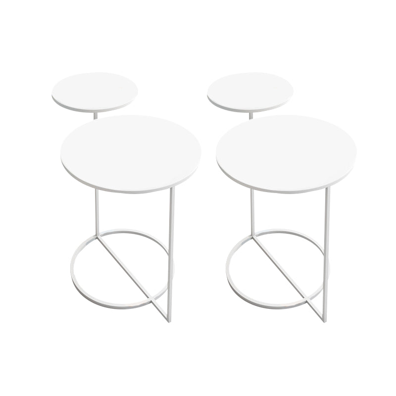 Zeitgenössischer Metall am Nachttisch am Nachttisch