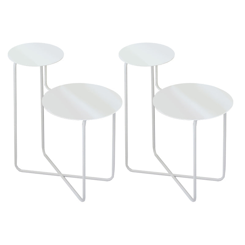 Zeitgenössischer Metall am Nachttisch am Nachttisch