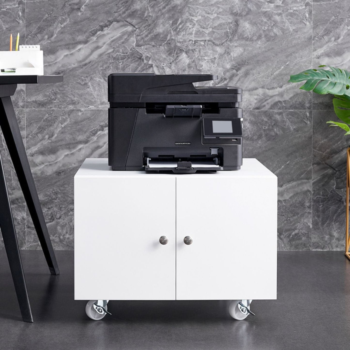 Gabinete contemporáneo de estantes de almacenamiento de acero Archivo con ruedas