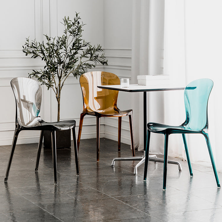 Eetkamer armloze eetkamerstoel plastic stapel zijkant