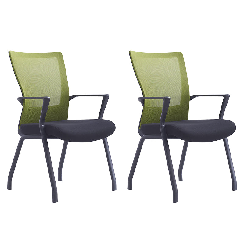 固定武器室の椅子は悲惨な現代の人間工学に基づいた机の椅子なし