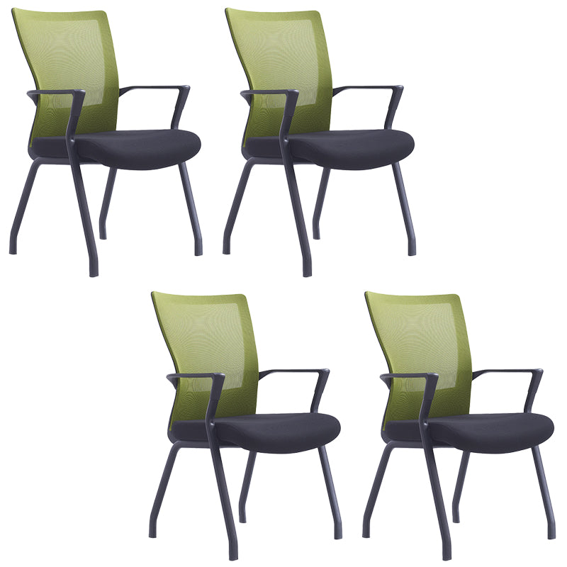 固定武器室の椅子は悲惨な現代の人間工学に基づいた机の椅子なし