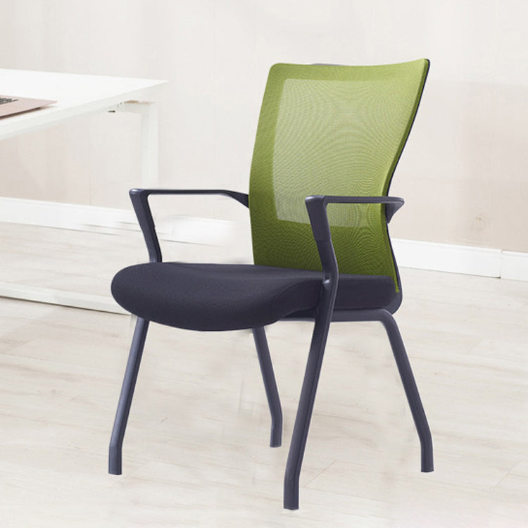 固定武器室の椅子は悲惨な現代の人間工学に基づいた机の椅子なし