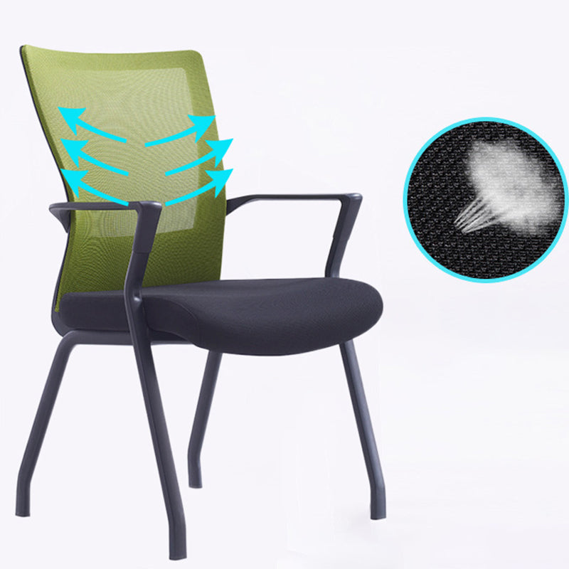 固定武器室の椅子は悲惨な現代の人間工学に基づいた机の椅子なし