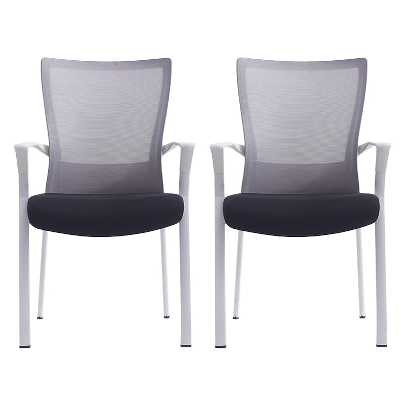 固定武器室の椅子は悲惨な現代の人間工学に基づいた机の椅子なし