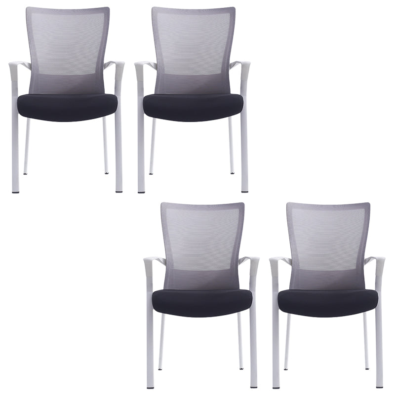 固定武器室の椅子は悲惨な現代の人間工学に基づいた机の椅子なし