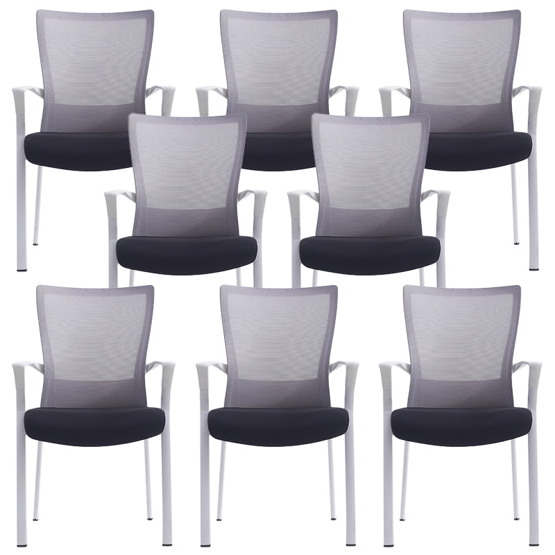 固定武器室の椅子は悲惨な現代の人間工学に基づいた机の椅子なし