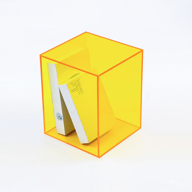 Libreria moderna di libreria chiusa.