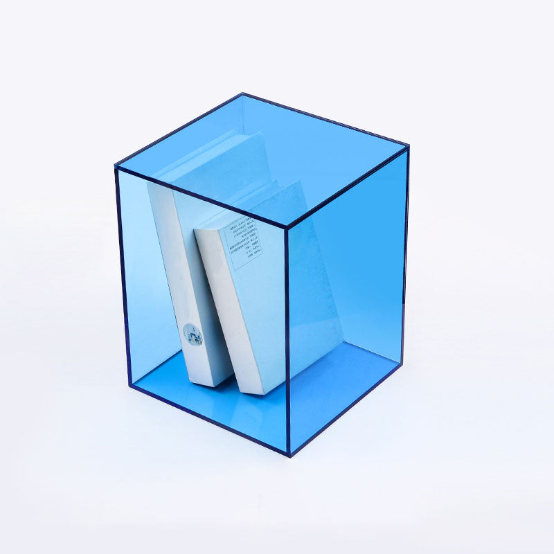 Libreria moderna di libreria chiusa.