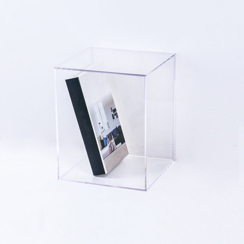 Libreria moderna di libreria chiusa.