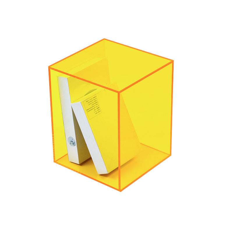 Libreria moderna di libreria chiusa.