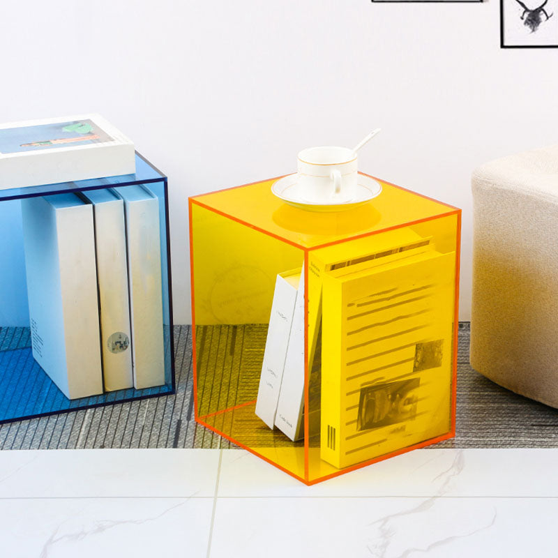 Libreria moderna di libreria chiusa.