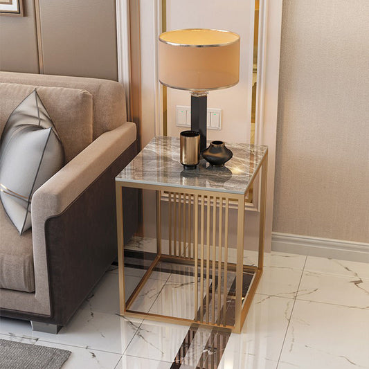 Tavolo da accento il lato superiore in marmo glam contemporaneo tavolo da telaio metallico