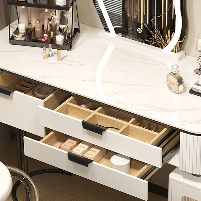 Eigentijdse stenen top ijdelheid tafel ingesteld met spiegel en ontlasting glamourle leistaftafel