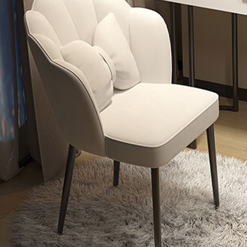 Eigentijdse stenen top ijdelheid tafel ingesteld met spiegel en ontlasting glamourle leistaftafel