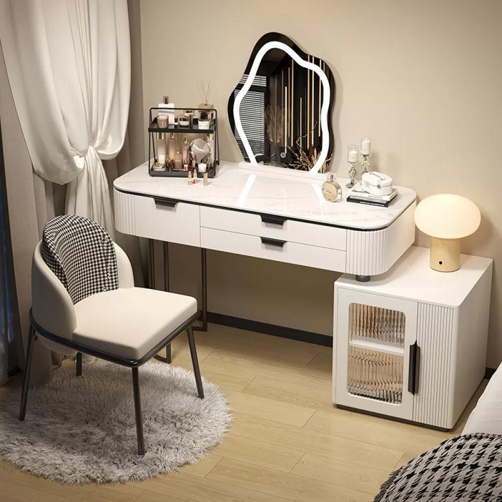 Eigentijdse stenen top ijdelheid tafel ingesteld met spiegel en ontlasting glamourle leistaftafel