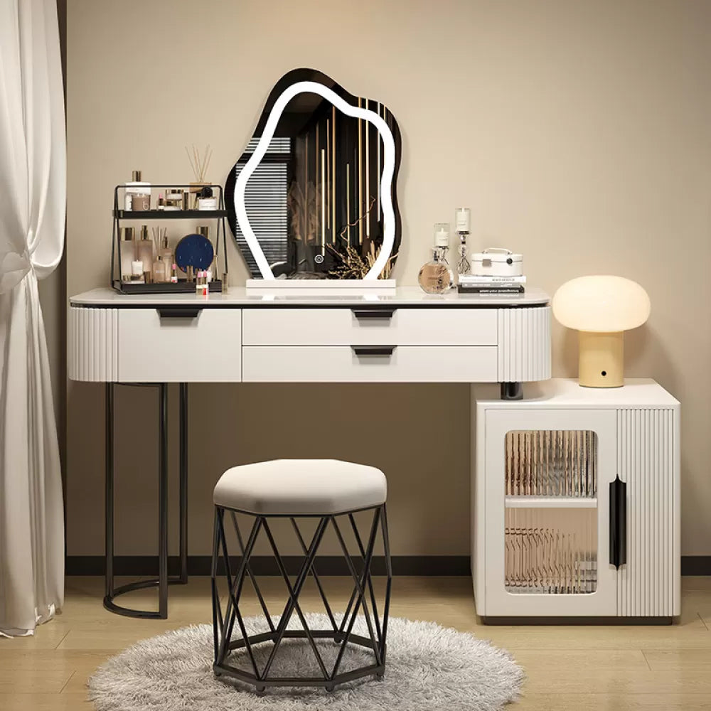 Eigentijdse stenen top ijdelheid tafel ingesteld met spiegel en ontlasting glamourle leistaftafel