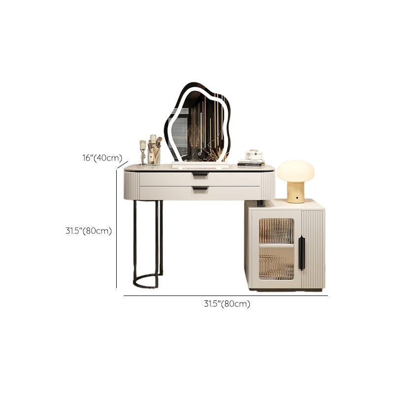 Eigentijdse stenen top ijdelheid tafel ingesteld met spiegel en ontlasting glamourle leistaftafel