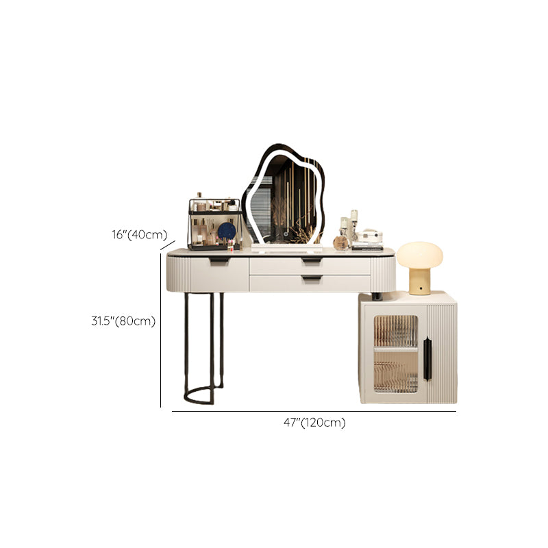 Eigentijdse stenen top ijdelheid tafel ingesteld met spiegel en ontlasting glamourle leistaftafel