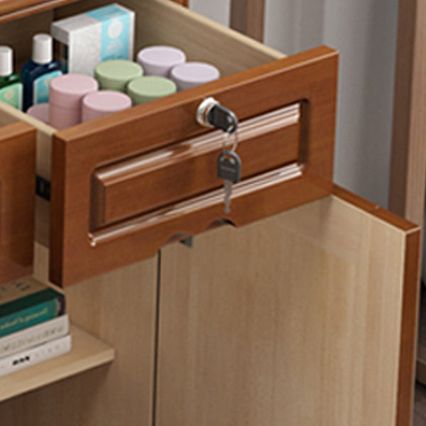 Tradition de coiffeuse de la maison de maquillage de maquillage avec miroir