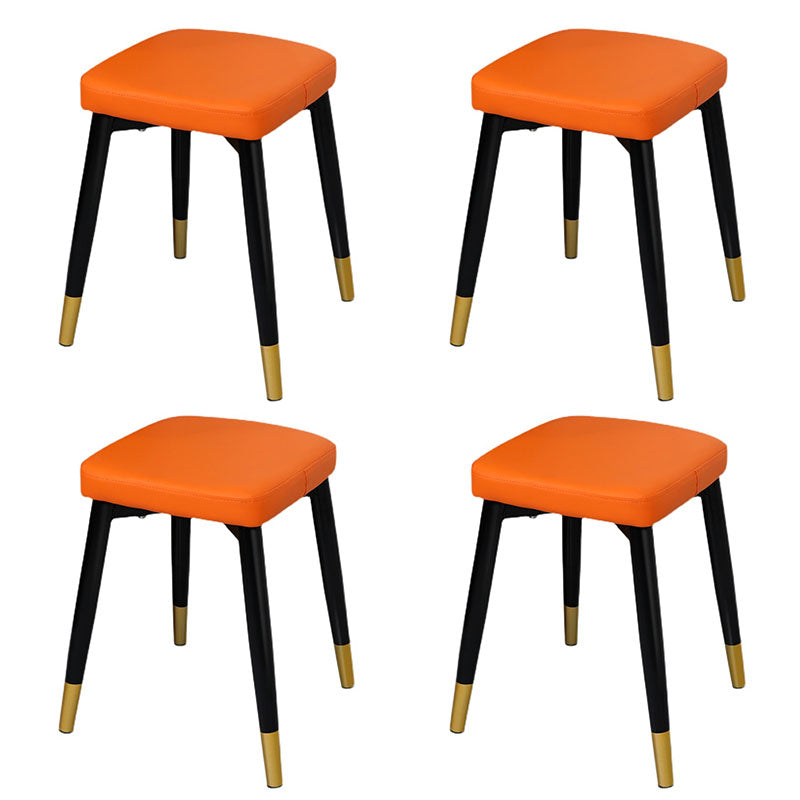 Glam ottomane in pelle finta colore solido ottomana con zampe metalliche