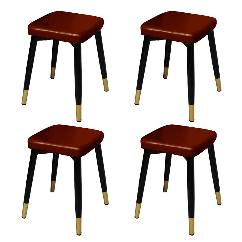 Glam ottomane in pelle finta colore solido ottomana con zampe metalliche