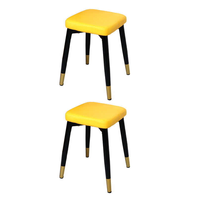 Glam ottomane in pelle finta colore solido ottomana con zampe metalliche