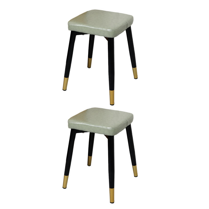 Glam ottomane in pelle finta colore solido ottomana con zampe metalliche