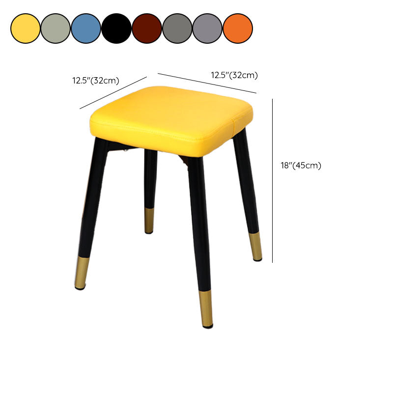 Glam ottomane in pelle finta colore solido ottomana con zampe metalliche