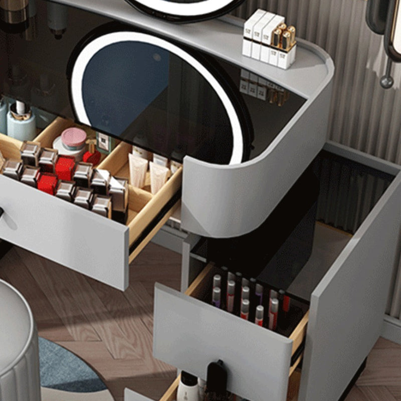 Copeador de maquillaje de cuero moderno de tocador moderno de mediados de siglo con espejo y taburetes