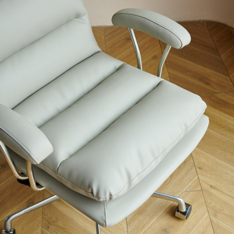 Silla de oficina de armas fija moderna Mecanismo de inclinación de cuero Silla de escritorio ergonómico