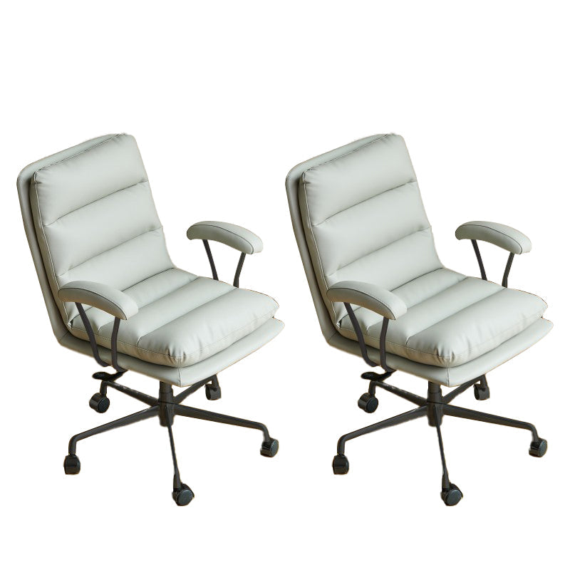 Silla de oficina de armas fija moderna Mecanismo de inclinación de cuero Silla de escritorio ergonómico