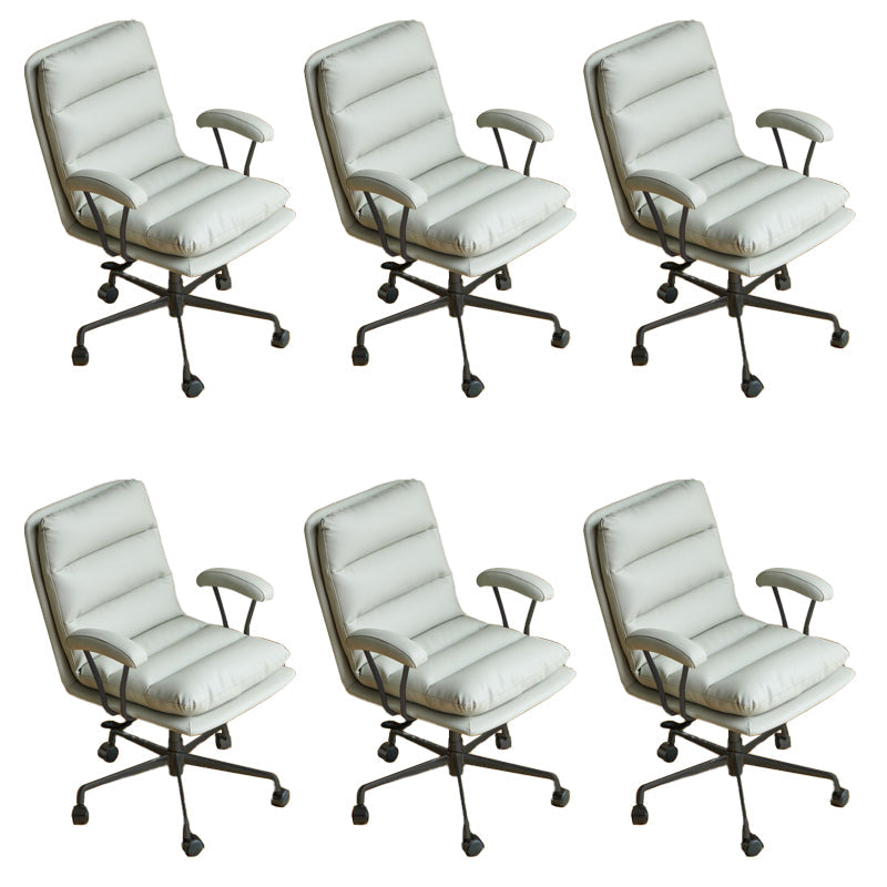 Silla de oficina de armas fija moderna Mecanismo de inclinación de cuero Silla de escritorio ergonómico