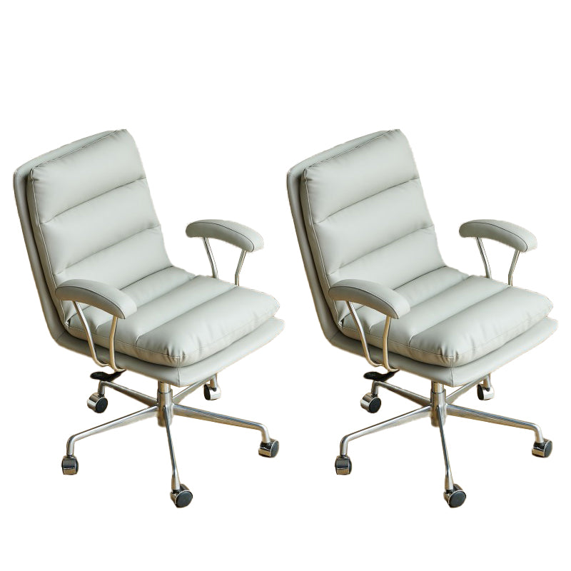 Silla de oficina de armas fija moderna Mecanismo de inclinación de cuero Silla de escritorio ergonómico