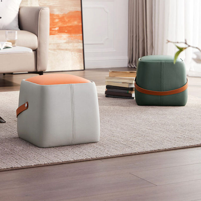 Moderno pouf pouf in finta pelle in pelle imbottita ottomana