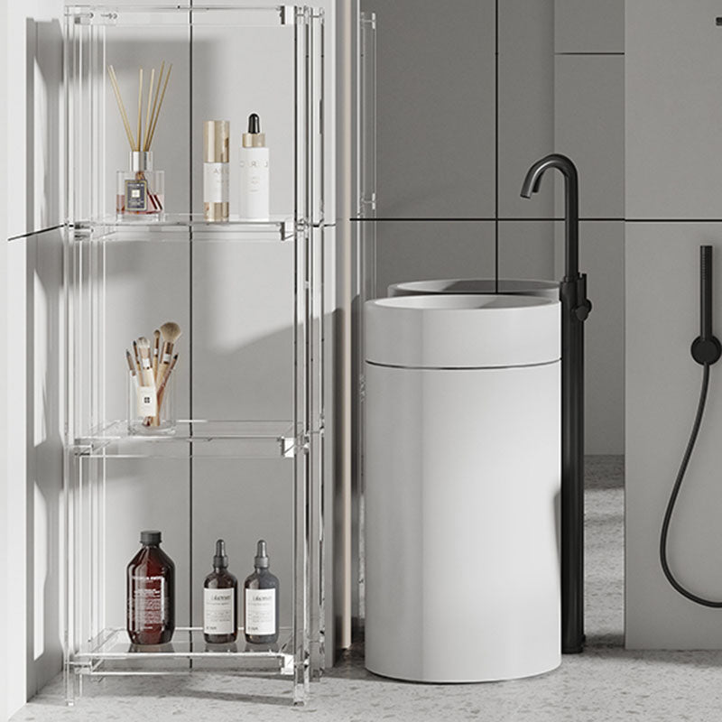 Libreria di libreria standard aperta contemporanea con scaffali