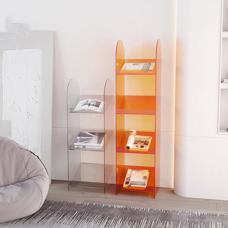 Libreria moderna di libreria standard aperta con scaffali