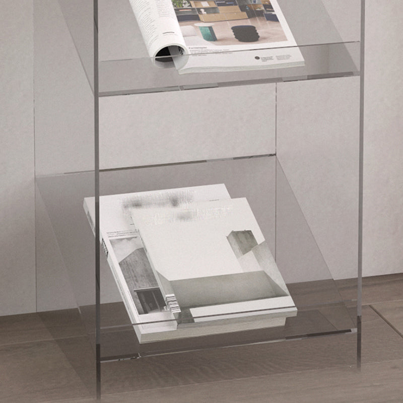 Libreria moderna di libreria standard aperta con scaffali