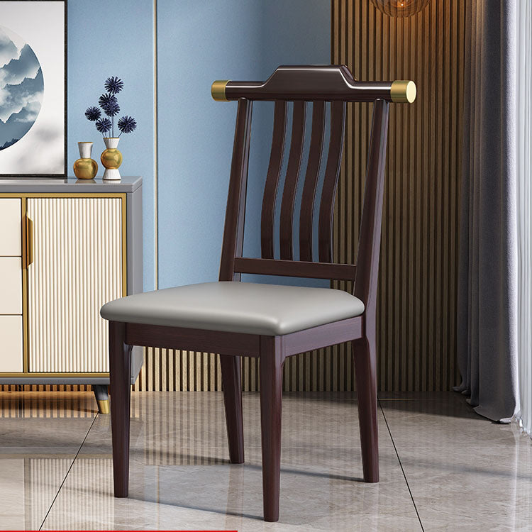 Industriële keuken eetkamerstoel massief houten lat achter armloze stoel