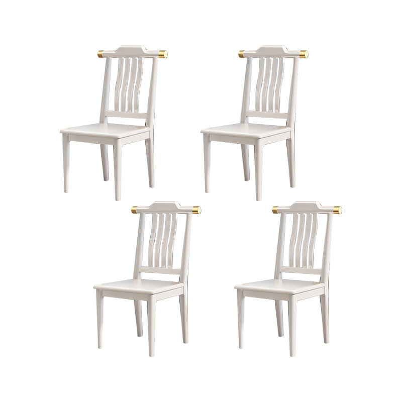 Industriële keuken eetkamerstoel massief houten lat achter armloze stoel