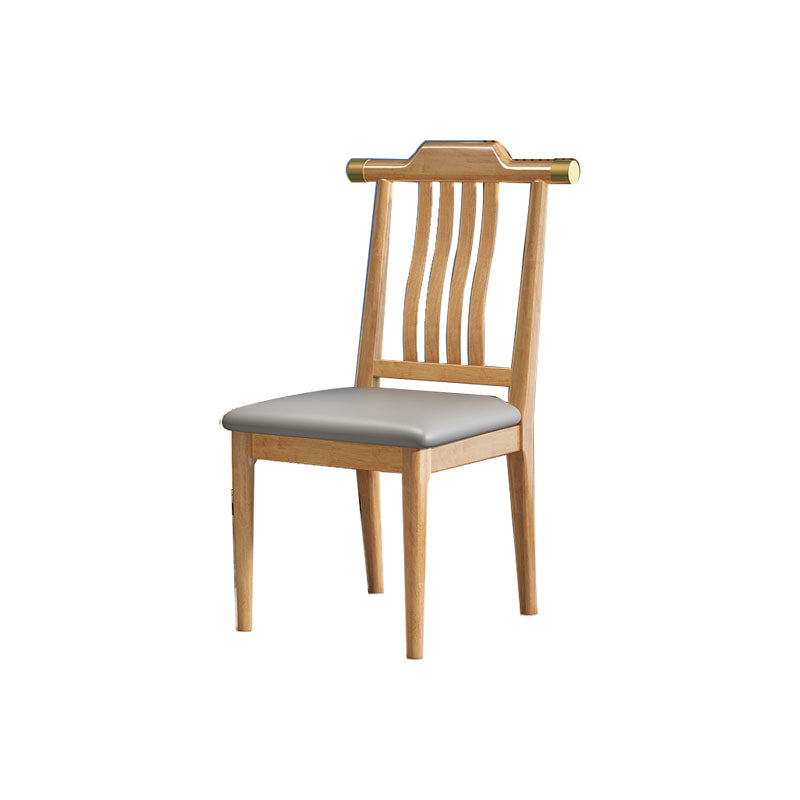 Industriële keuken eetkamerstoel massief houten lat achter armloze stoel