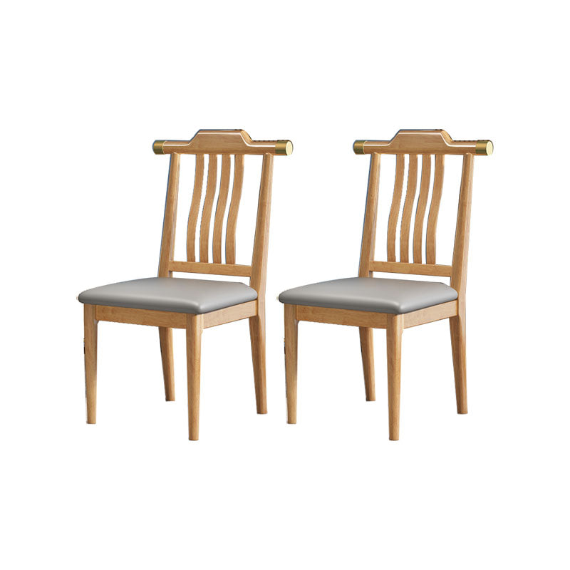 Industriële keuken eetkamerstoel massief houten lat achter armloze stoel