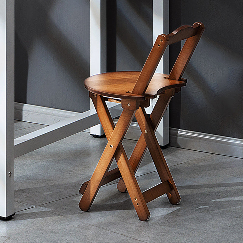 Sgabelli da bar per interni contemporanei in legno.